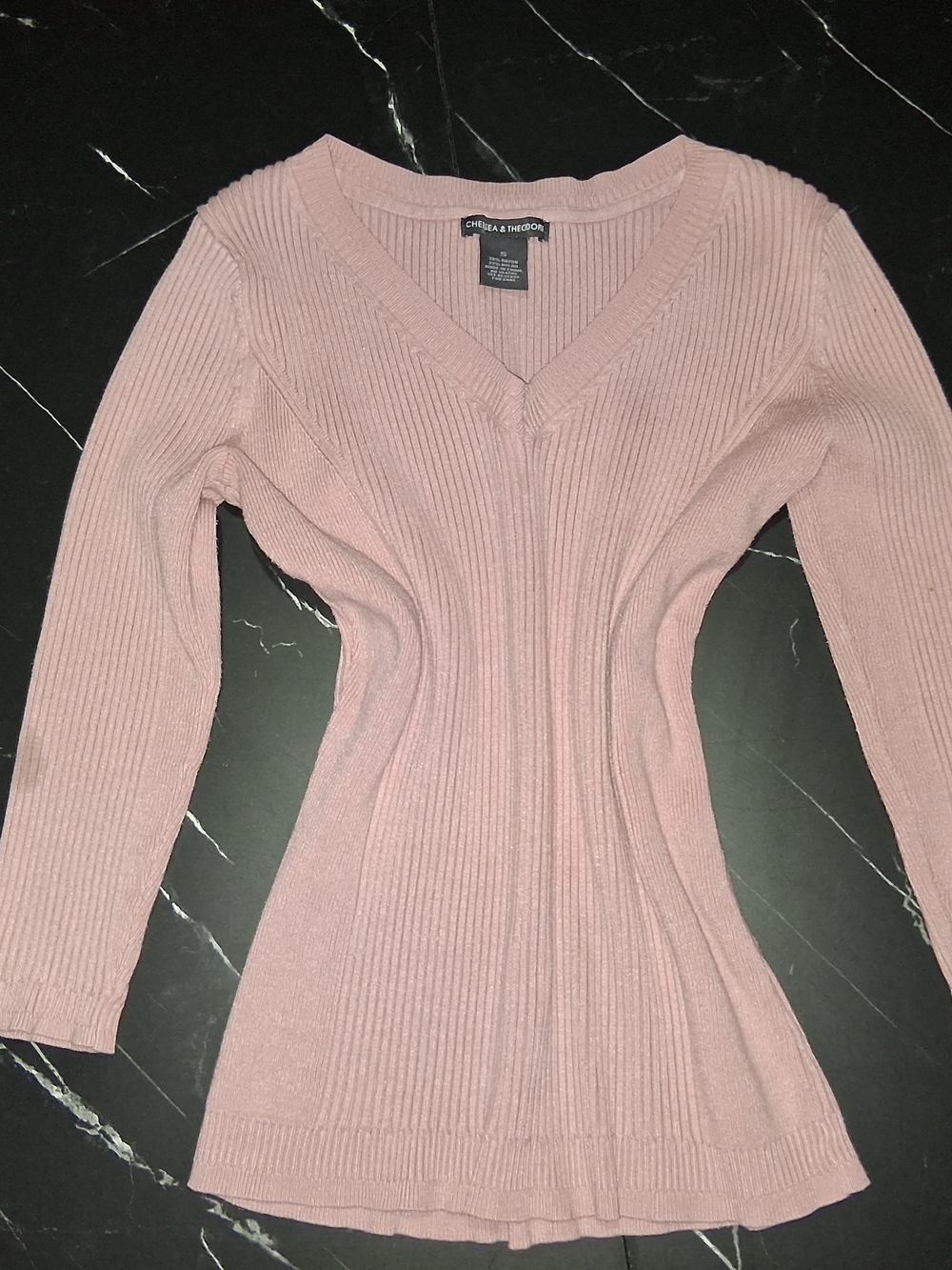 Chelsea & Theodore Ribbed V-Neck Sweater - Dusty Rose